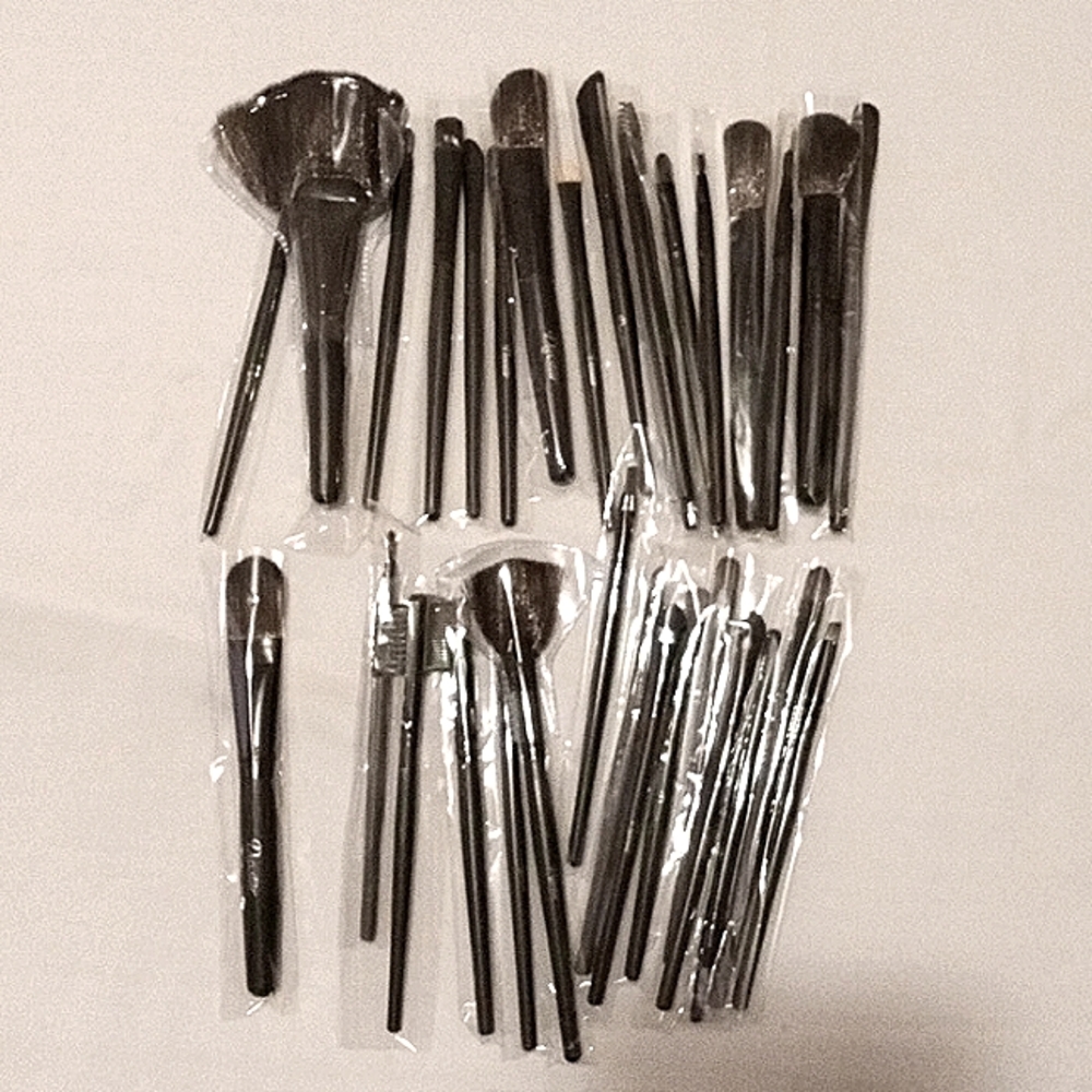 32 Piece Black Makeup Set